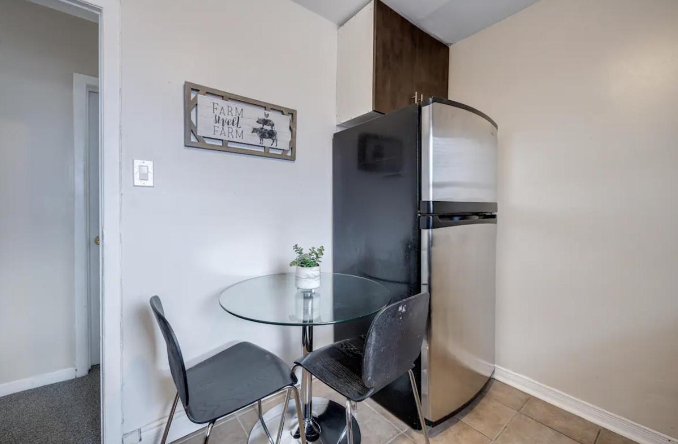 Eglinton West Guest Suite Toronto Exterior photo